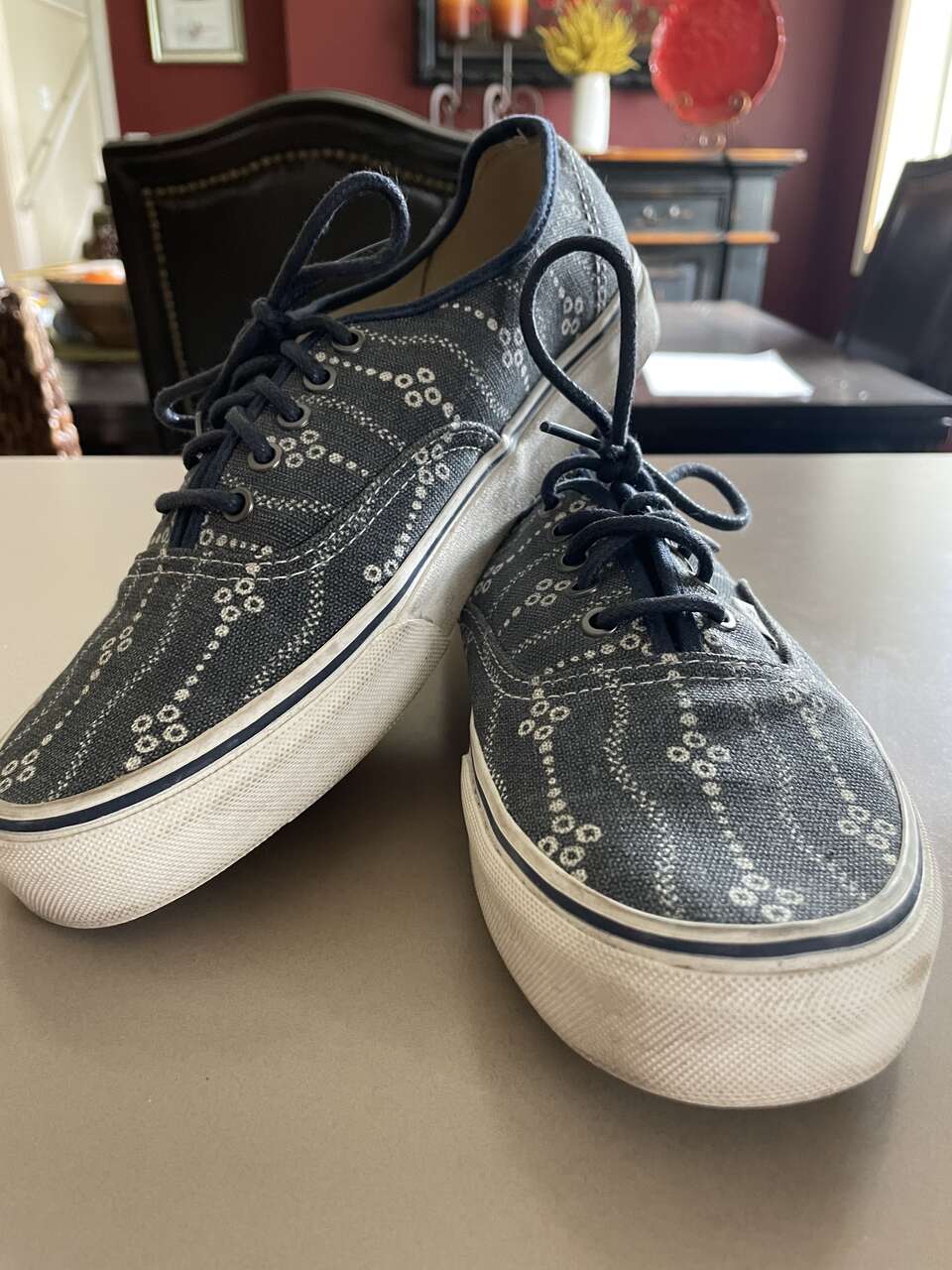 Vans Mens = 7.5 Womens = 9