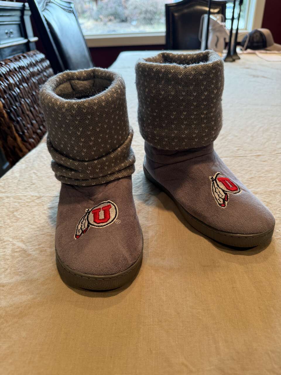 Utah Utes Slippers Small 5/6