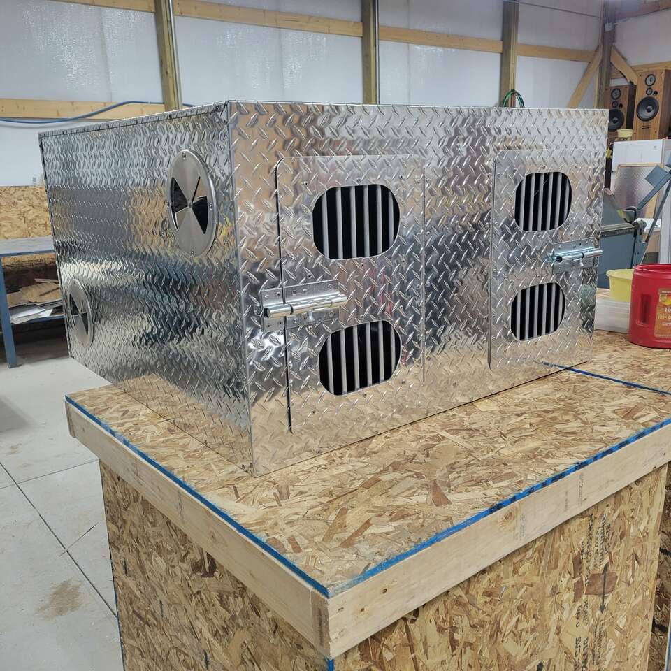 2 hole dog box