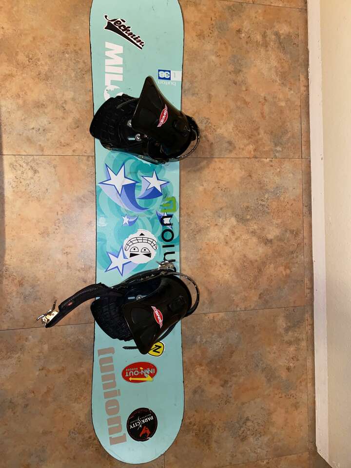 Burton Snowboard. 54 in / 138 cm Winter Sports