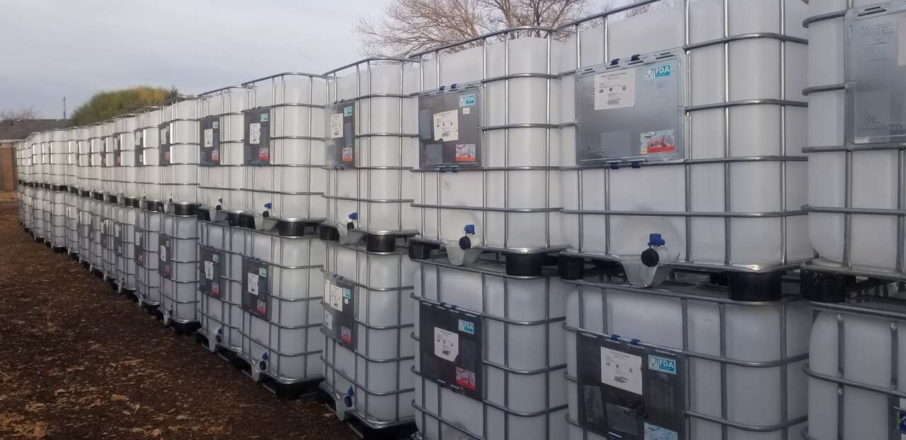 275 Gallon Food Grade IBC Totes / Water Storage Tanks