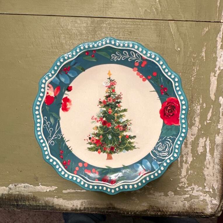 8 Pioneer Woman Christmas Bread and Butter Plates