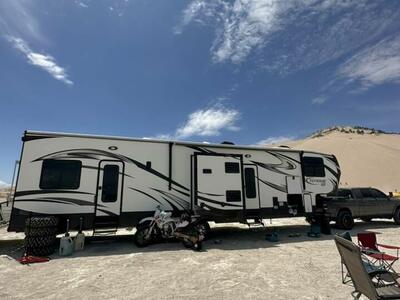 Luxury Toy Hauler W/Two FULL Baths. Pet Friendly