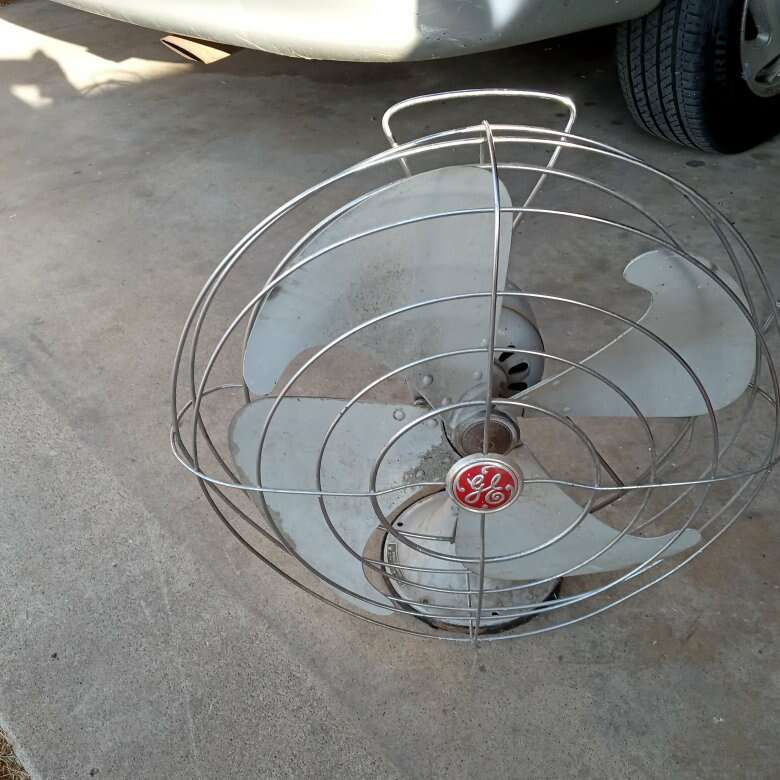 Antique 20-in general electric fan