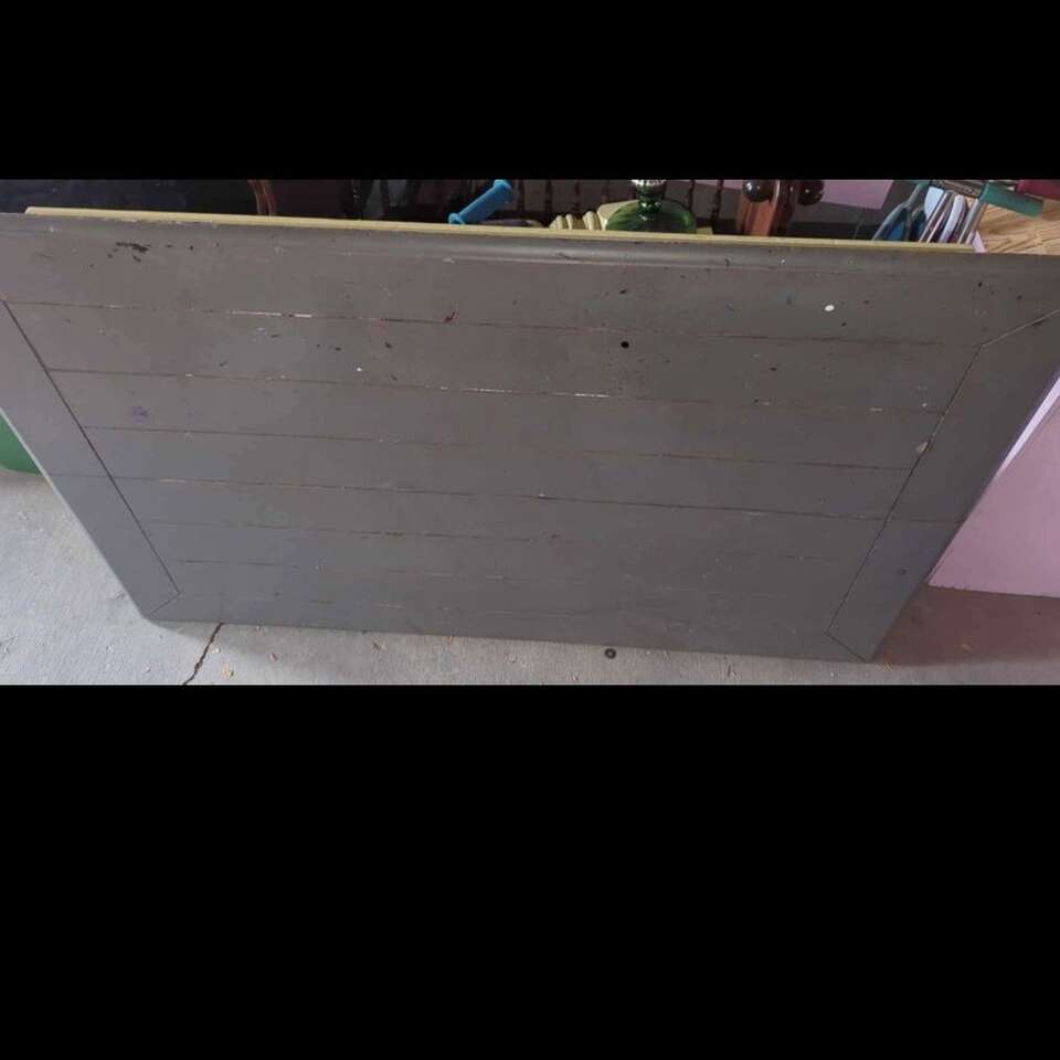 Dining Room Table & Chairs