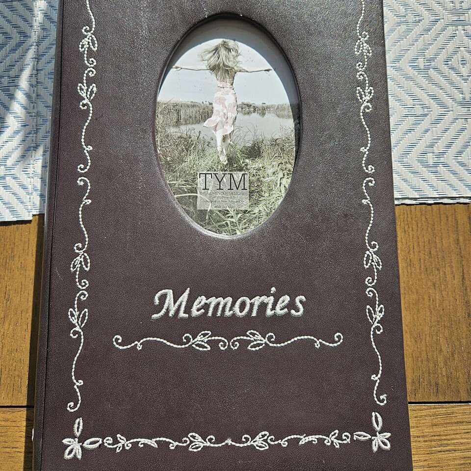 NEW- Photo Album- 300 ct. 4"x6"