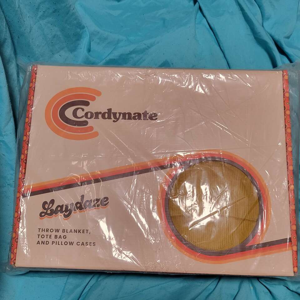 Cordymate laydaze corduroy blanket, tote set