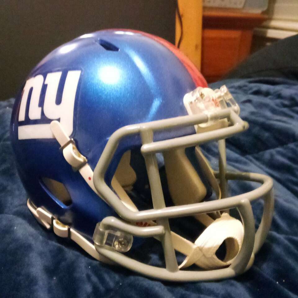 NY Giants Riddell mini helmet