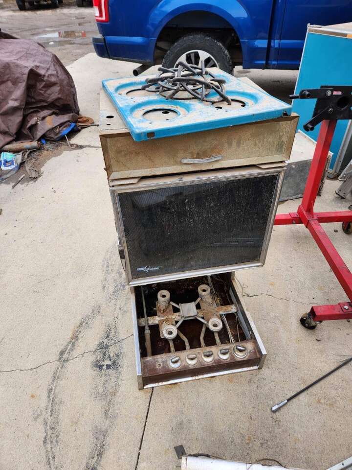 Traveler Gourmet microwave and stove combo