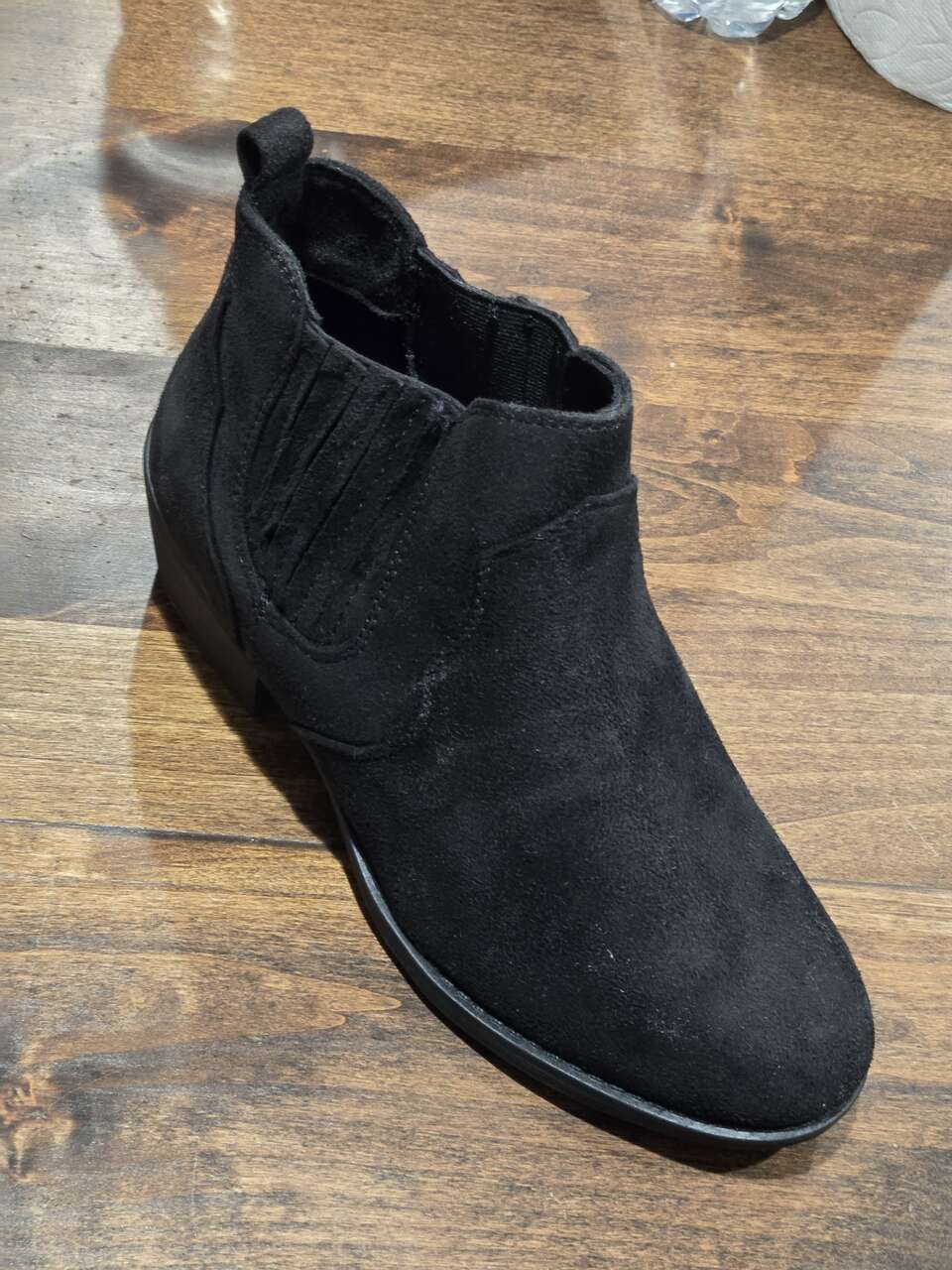 Kaptene Marvels womans shoe sizes: 7, 7-1/2, 8