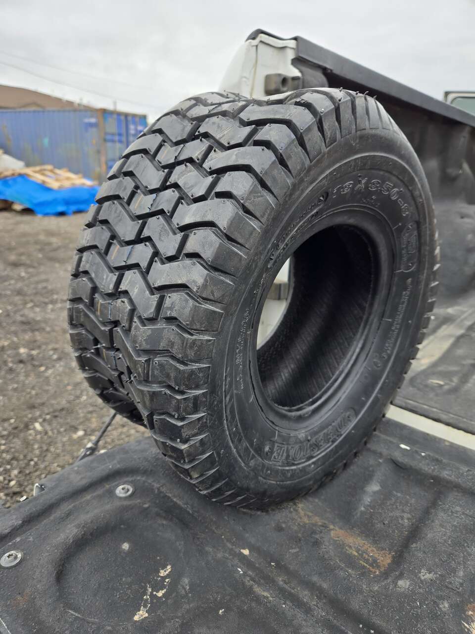 1 Deestone 18X8.50-8