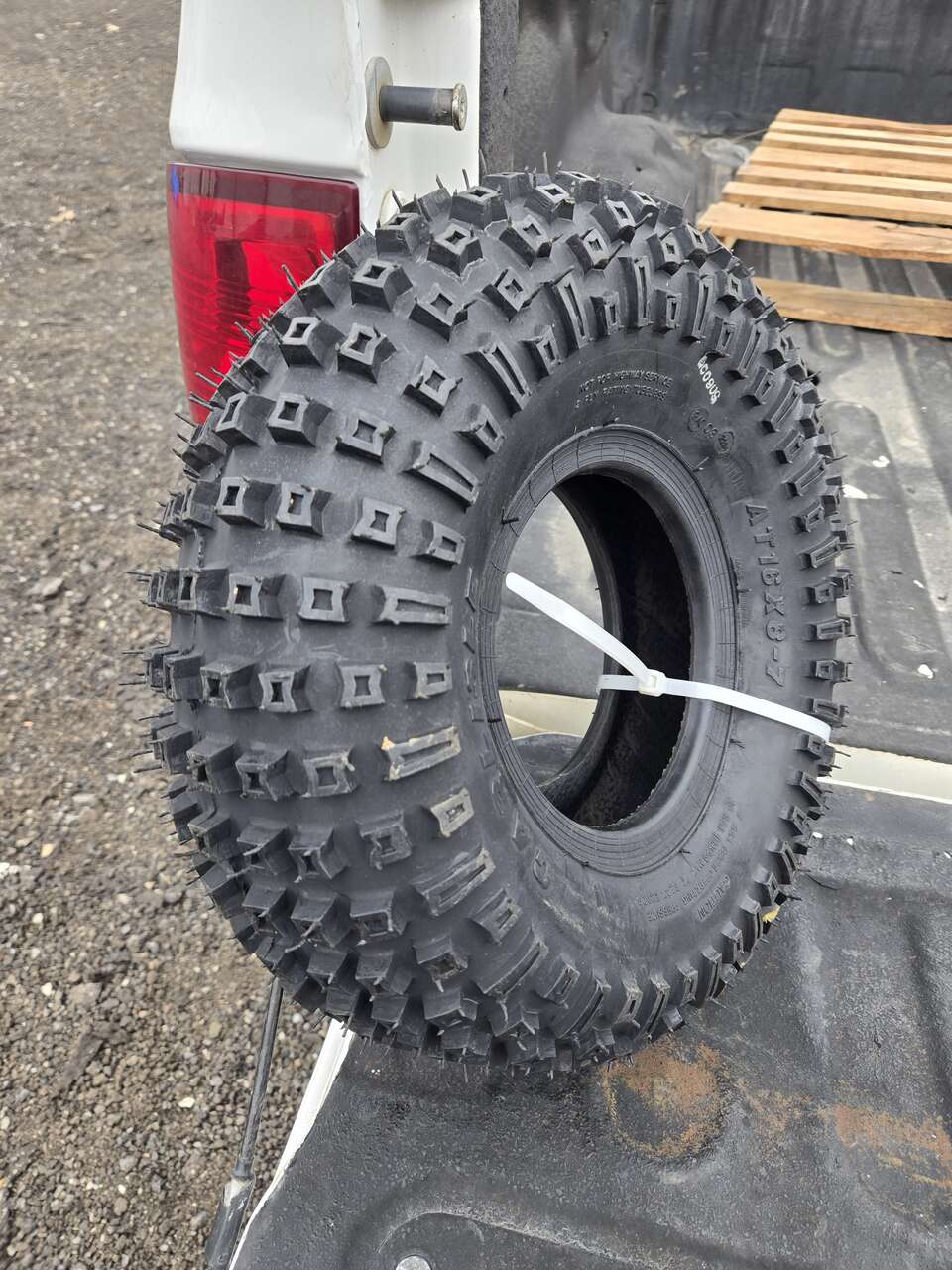 1 Carlisle 16x8-7Tire