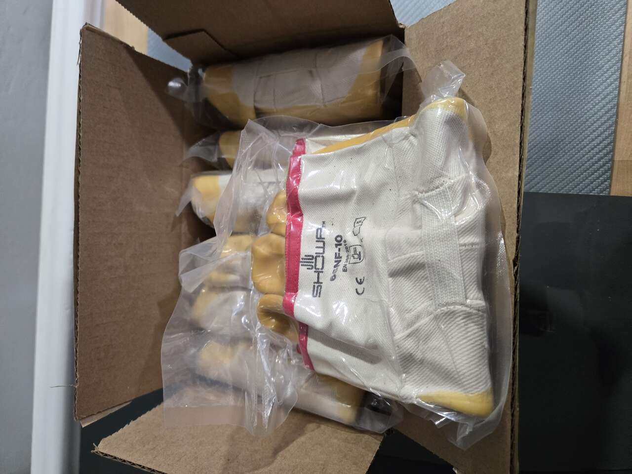 7 Pairs of Work Gloves SHOWA 66NF-10