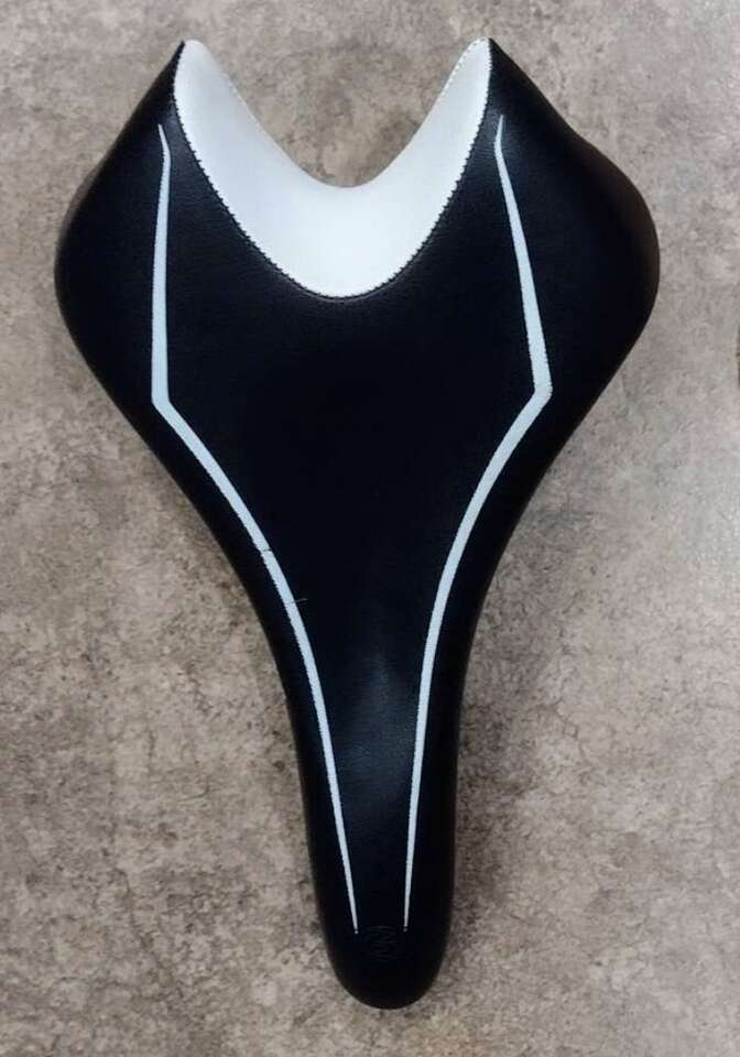 BONTRAGER R1 BIKE SADDLE 146 SEAT 296271 RACING