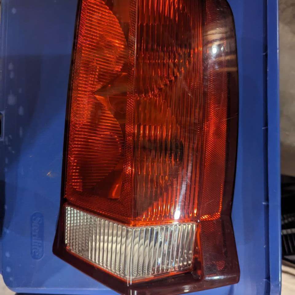 2002-06 Escalade Taillight Right Side