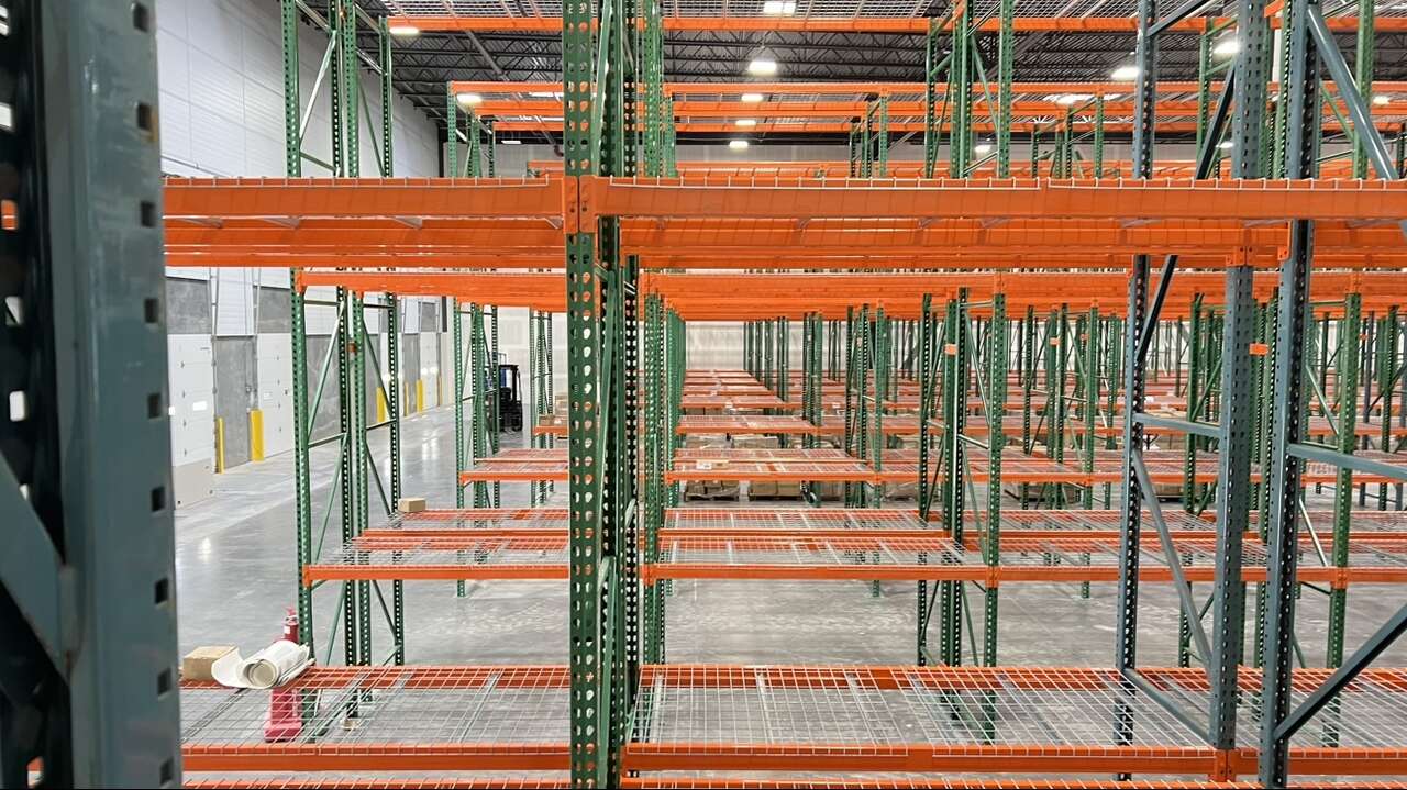 Brand new Teardrop Pallet racking/garage & warehouse industrial boltless shelving