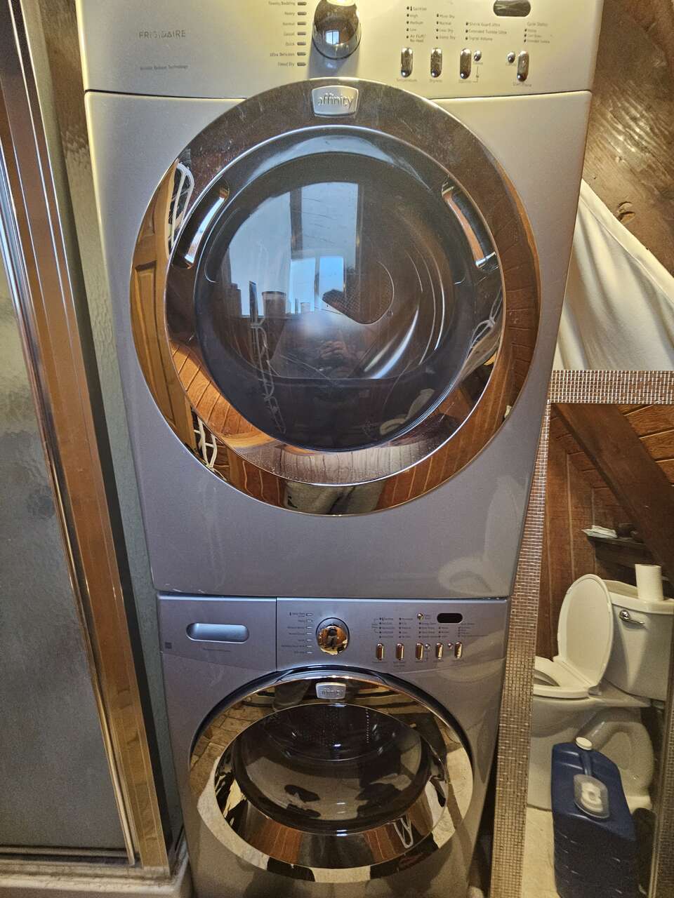 Washer and dryer Appliances