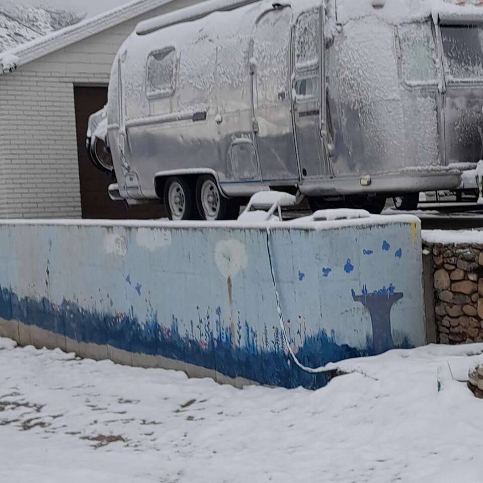 AIRSTREAM 25' REMODEL 1975 VERY NICELY REFINISH