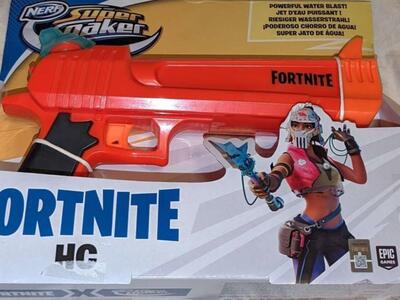 NEW Fortnite Nerf Super Soaker Hasbro Powerful Water Blast
