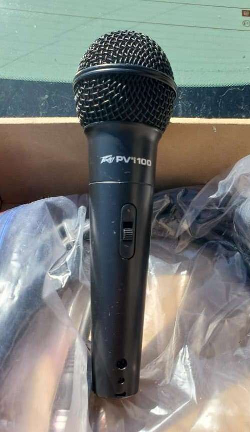 Peavey PVi100 microphone