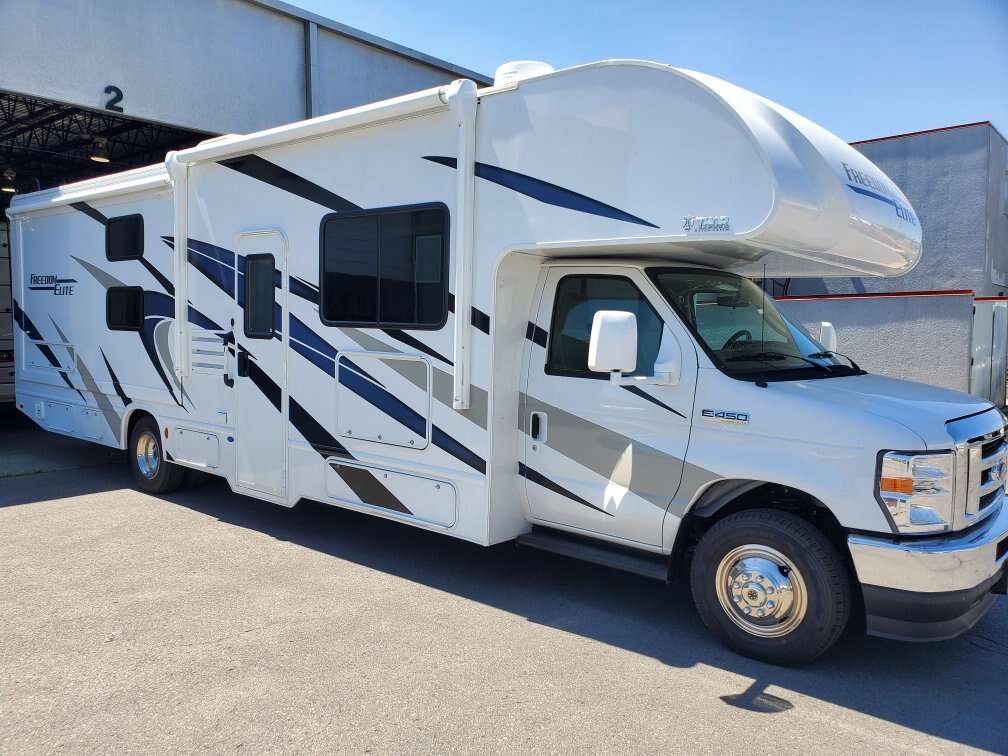 2021 Thor Freedom Elite 30FE w/ Extras