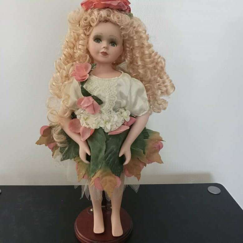 Collectible Ashley Belle Doll Stardust Blonde