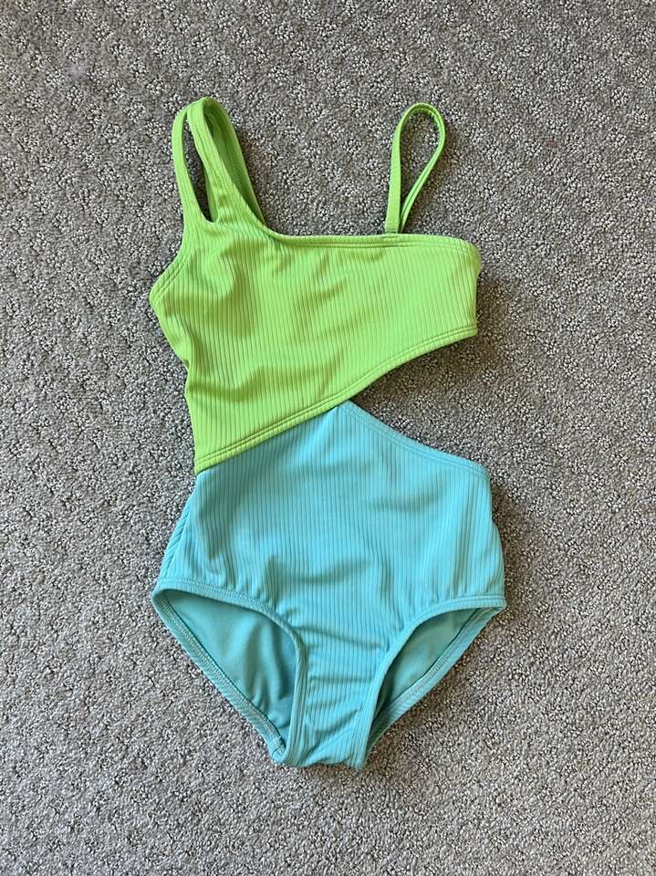 Swimsuit Size 4/5