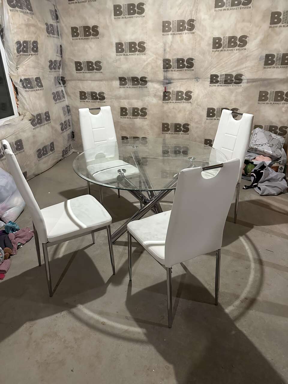 Beautiful glass, dining room table an… Furniture