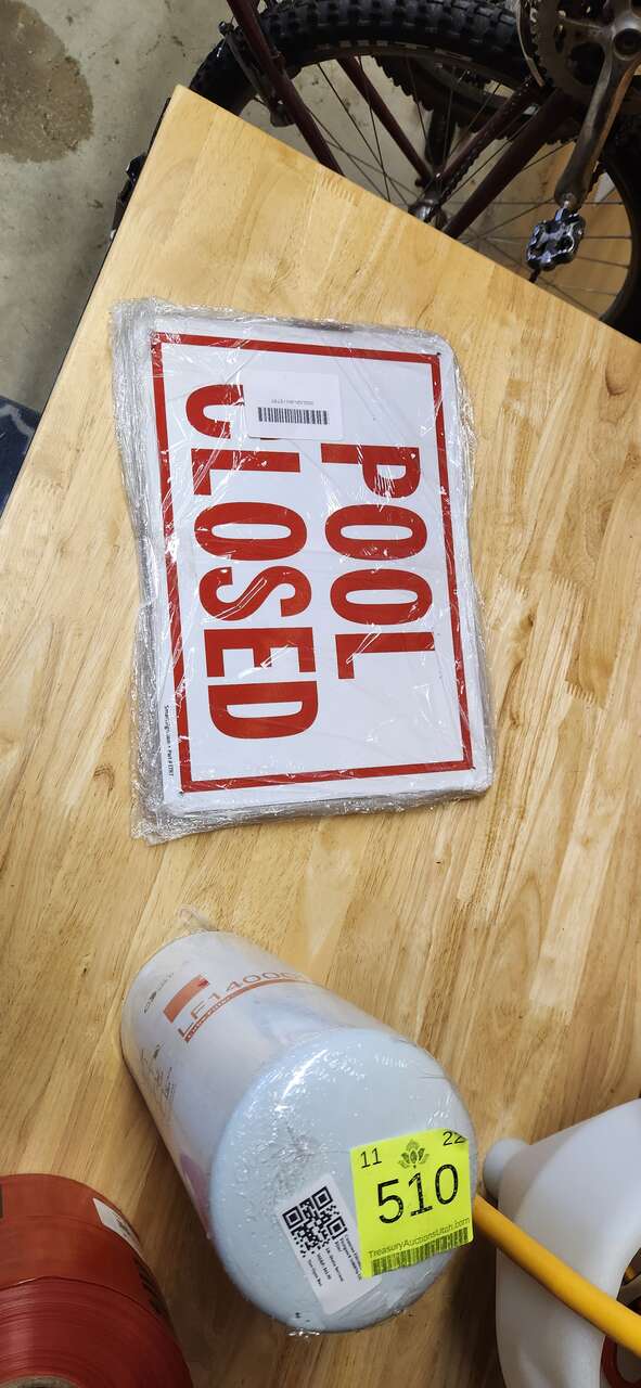 (10) Aluminum "Pool Closed" Signs
