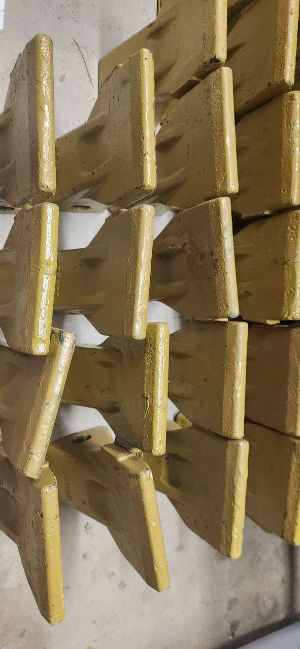 CAT J250 Style Bucket Flare Teeth - 3G-8250 / 208-5254