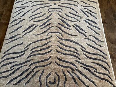 Cat/Tiger Face Large Wool Rug