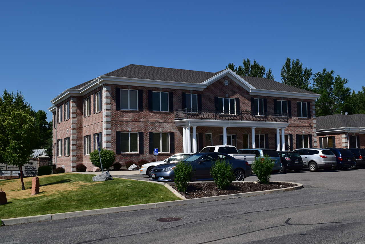 Free Rent-Executive Office Space--In Great Sandy Location