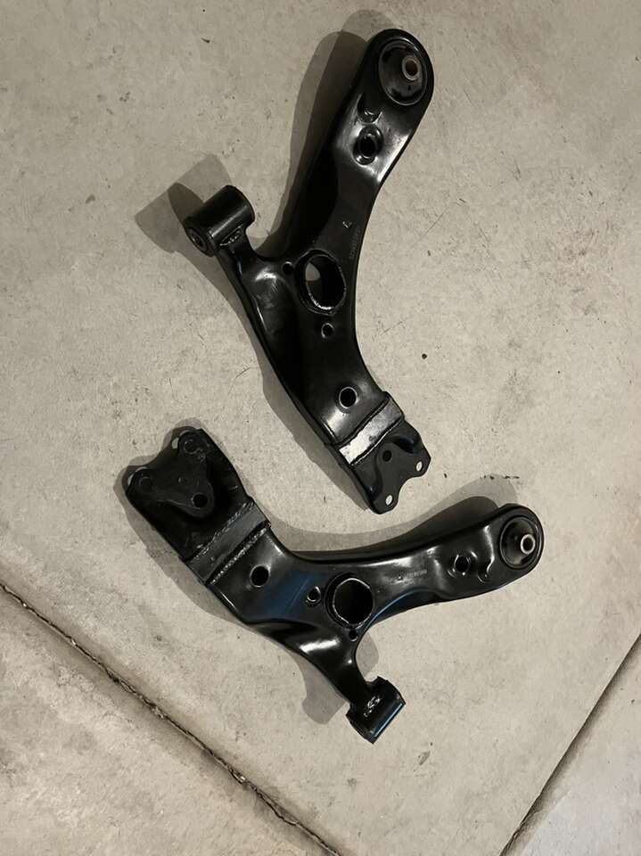Pair Of Extended Lower Control Arms