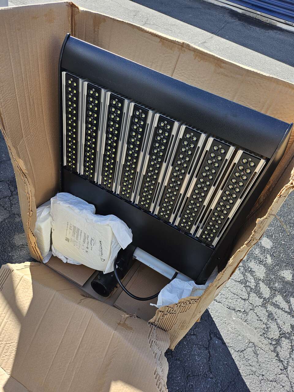 Huge CREE EDGE 240 LED LIGHT