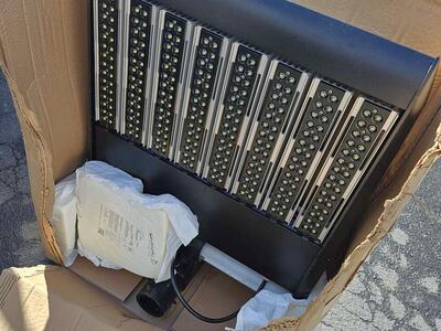 Huge CREE EDGE 240 LED LIGHT