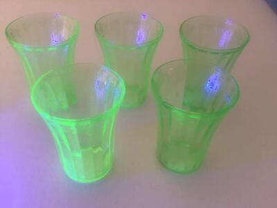 Depression Glass green Fruits patterns tumblers