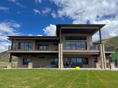 *Beachfront vacation home at BEAR LAKE (6BR/6BR)* Vacation rental perfect for 2-3 families. Boat ramp. 18 guests max.