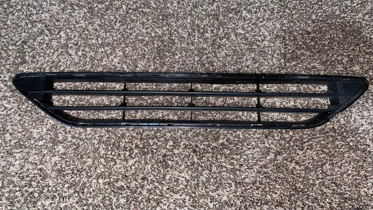 2017-2020 Nissan Rogue Lower Grille