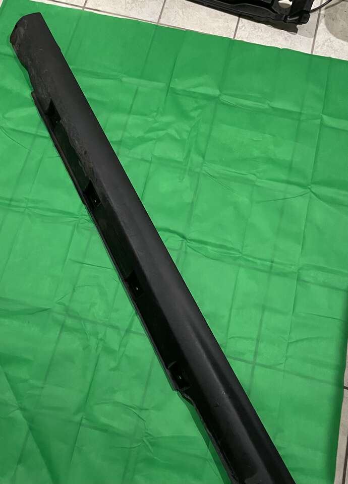 2012-2018 Ford Focus Left Rocker Molding