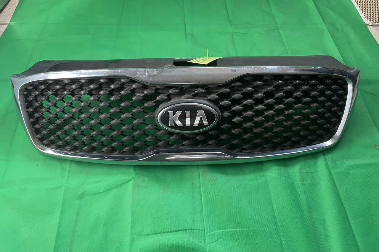 2016-2018 Kia Sorento Grille