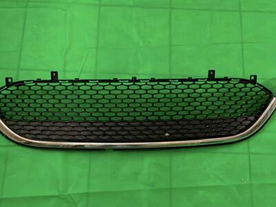 2017-2020 Chrysler Pacifica Lower Grille