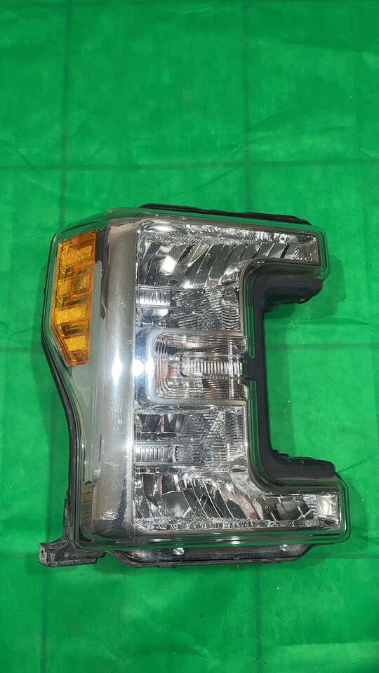 2017-2019 Ford F-250 F350 Right Headlight