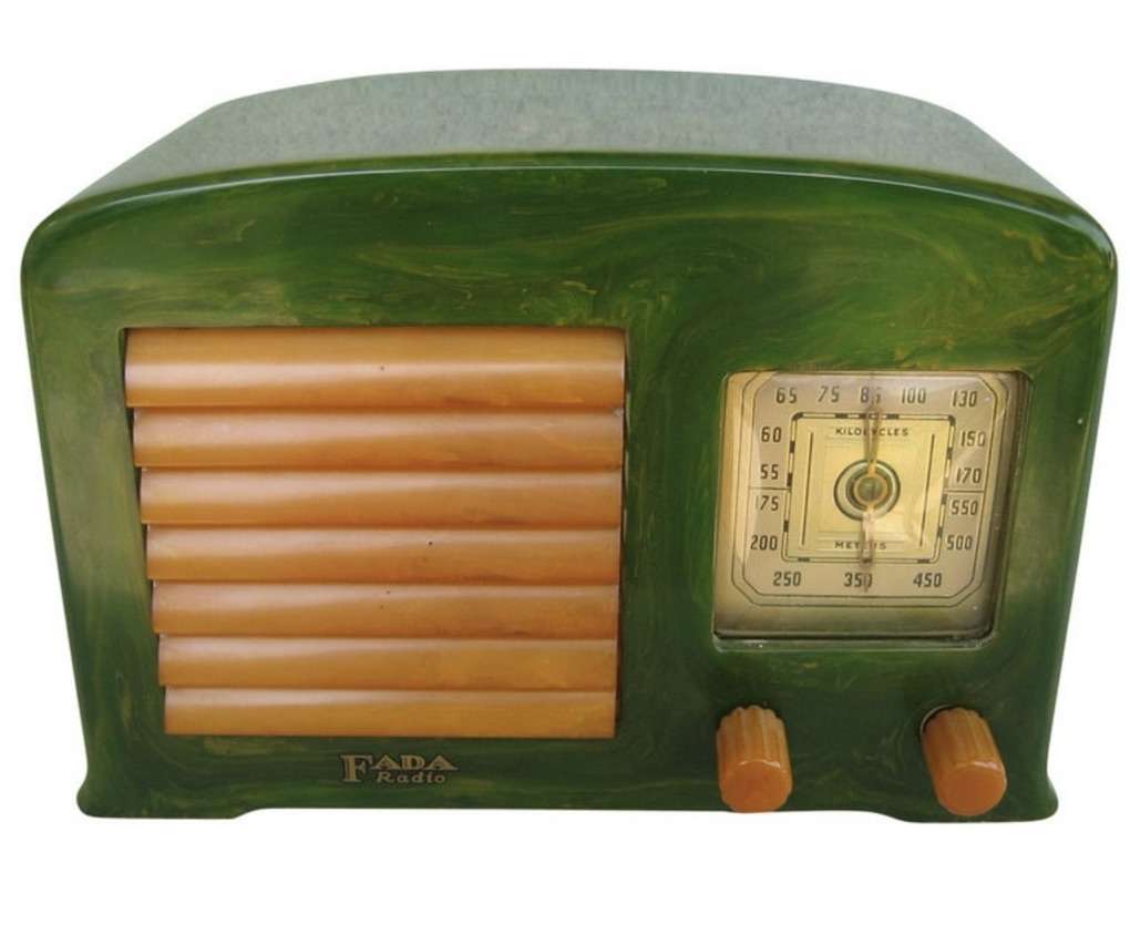 Wanting To Buy Catalin Radios And Clocks
