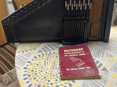 Autoharp Very Old
