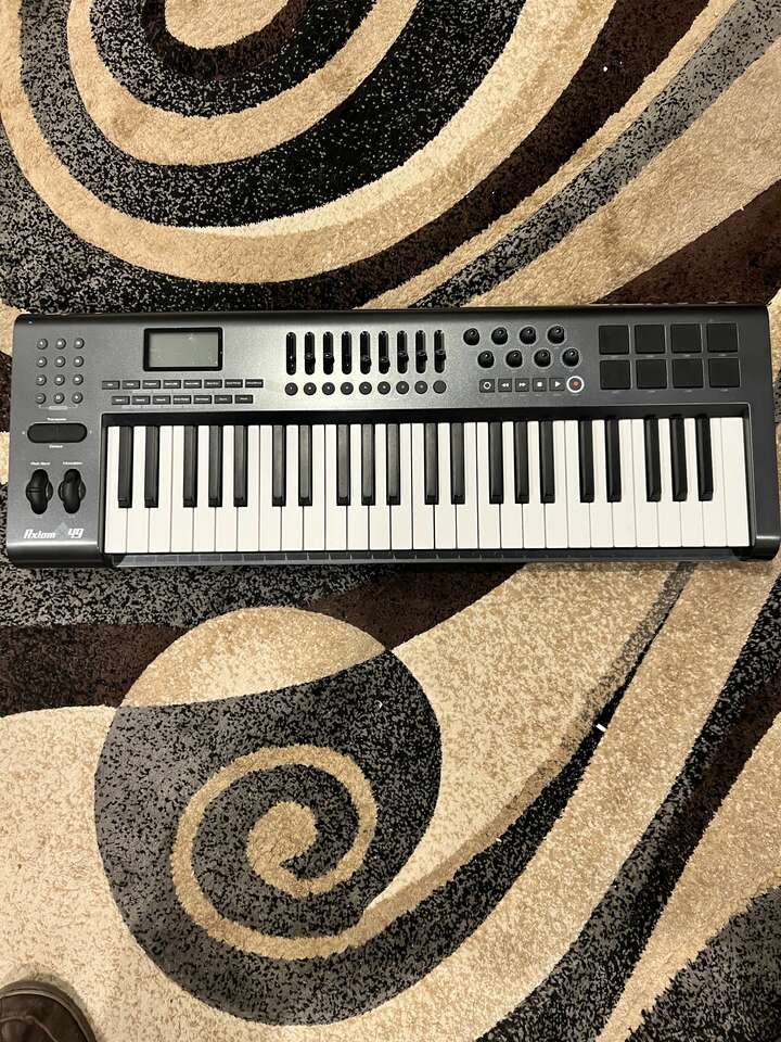 MAudio Axiom 49 Key USB MI… Musical Instruments