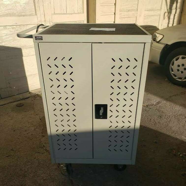 Global locking laptop charging cart