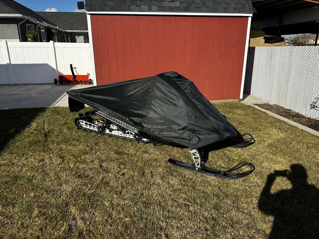 ***Universal Snowmobile Cover***