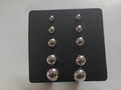 Several Pairs of Earrings (Please See All Pictures)