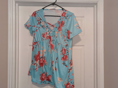 Women's Plus Size Shirts (Several Listed/Please See All Pictures)