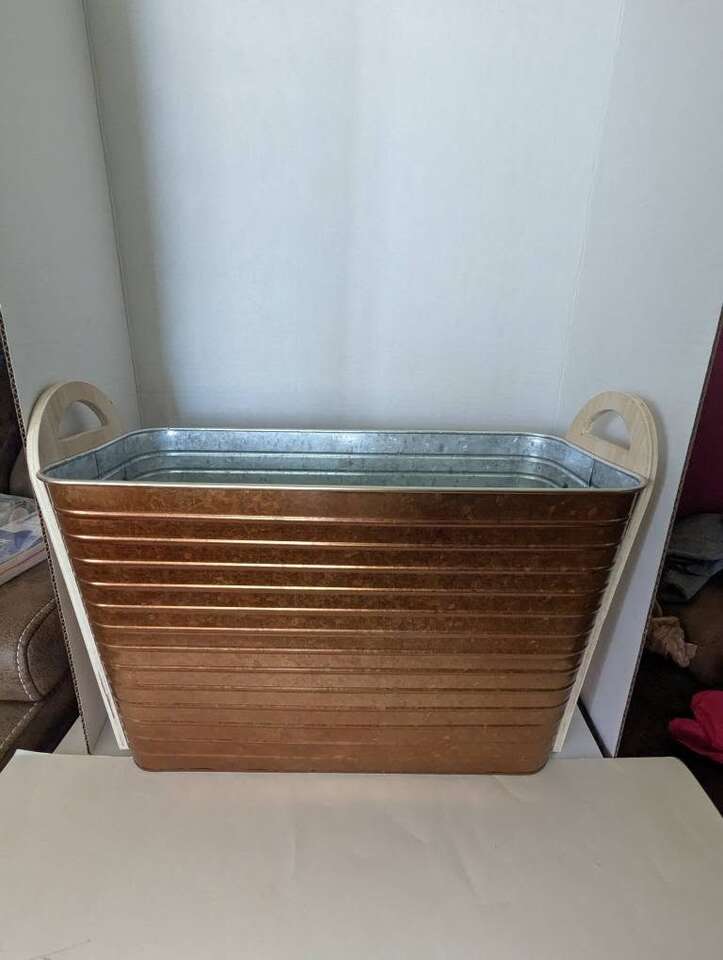 Planter/Bucket (Not sure what to call it)